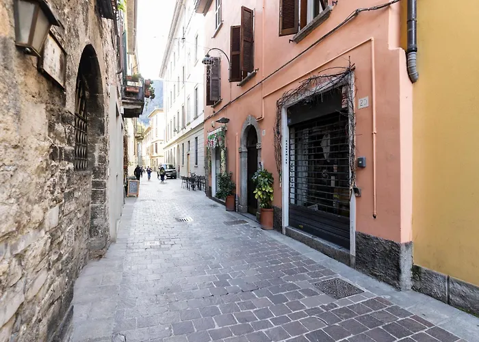 アパート Blue Diamond コモ