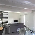 Blue Diamond Apartment Como