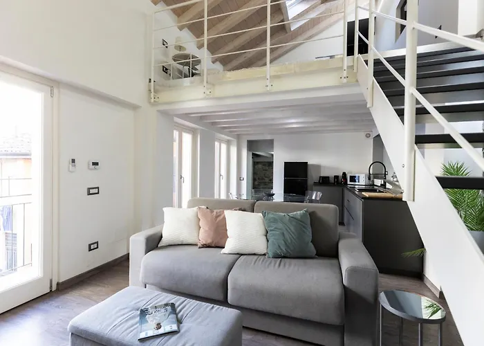 Blue Diamond Apartment Como