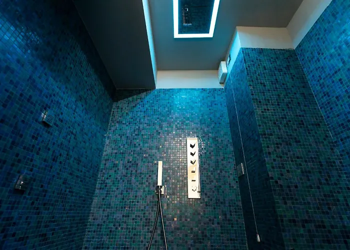 Blue Diamond Apartment *